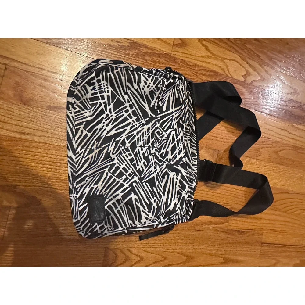 Nike Tech Small Items Crossbody Bag Reversible Black White Graphic BA5123-010